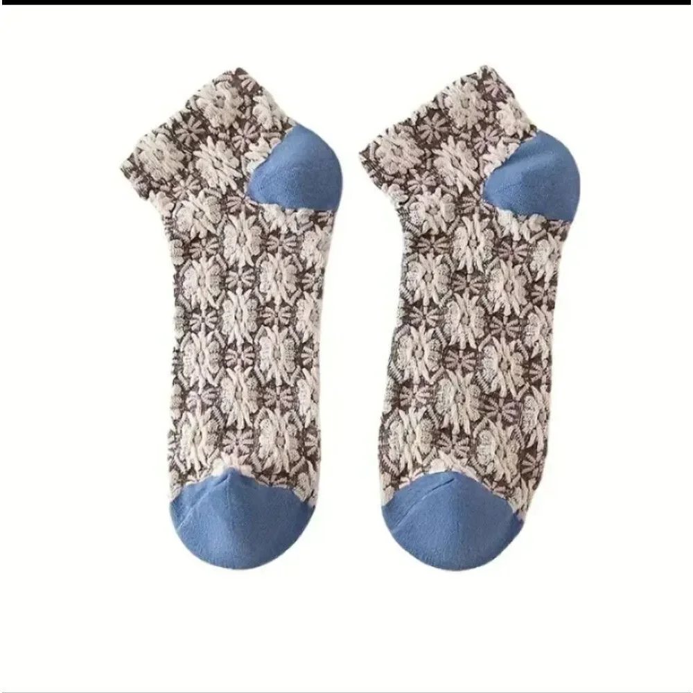 Floral cottagecore embossed ankle socks